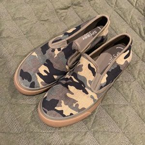 Sperry Camo canvas Slip one